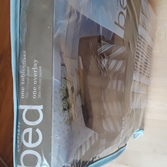 Martha Stewart Everyday Tablecover & Overlay Jaquard Damask. NEW - Picture 4 of 8